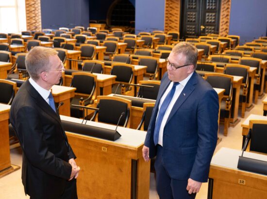 Riigikogu esimees Lauri Hussar kohtus Eestis töövisiidil viibiva Läti uue presidendi Edgars Rinkēvičsiga.