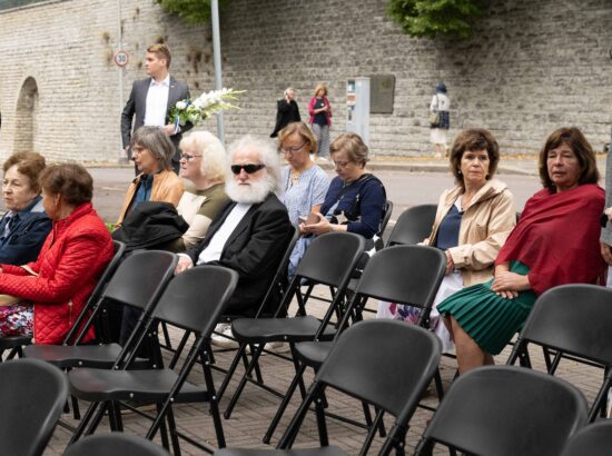 Mälestustseremoonia Toompea jalamil asuva 20. augusti kivi juures