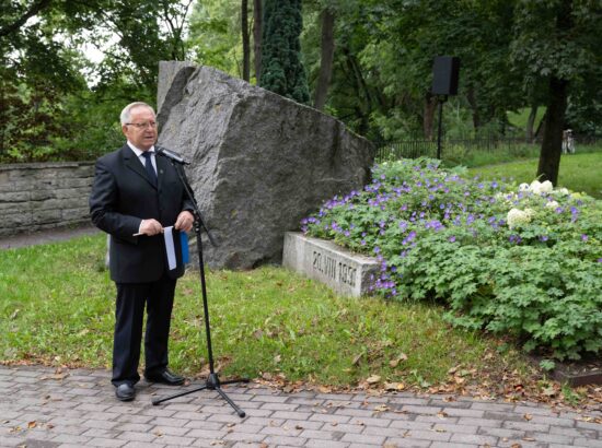 Mälestustseremoonia Toompea jalamil asuva 20. augusti kivi juures