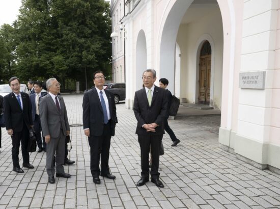 Riigikogu aseesimees Toomas Kivimägi ja Eesti-Jaapani parlamendirühma esimees Raimond Kaljulaid kohtusid Jaapani parlamendi ülemkoja aseesimehe Hiroyuki Nagahamaga.