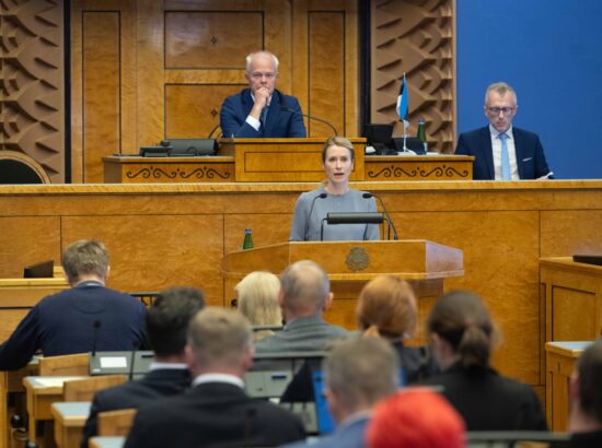Peaminister Kaja Kallas tegi Riigikogus seoses 2024. aasta riigieelarve seaduse eelnõu üleandmisega poliitilise avalduse.