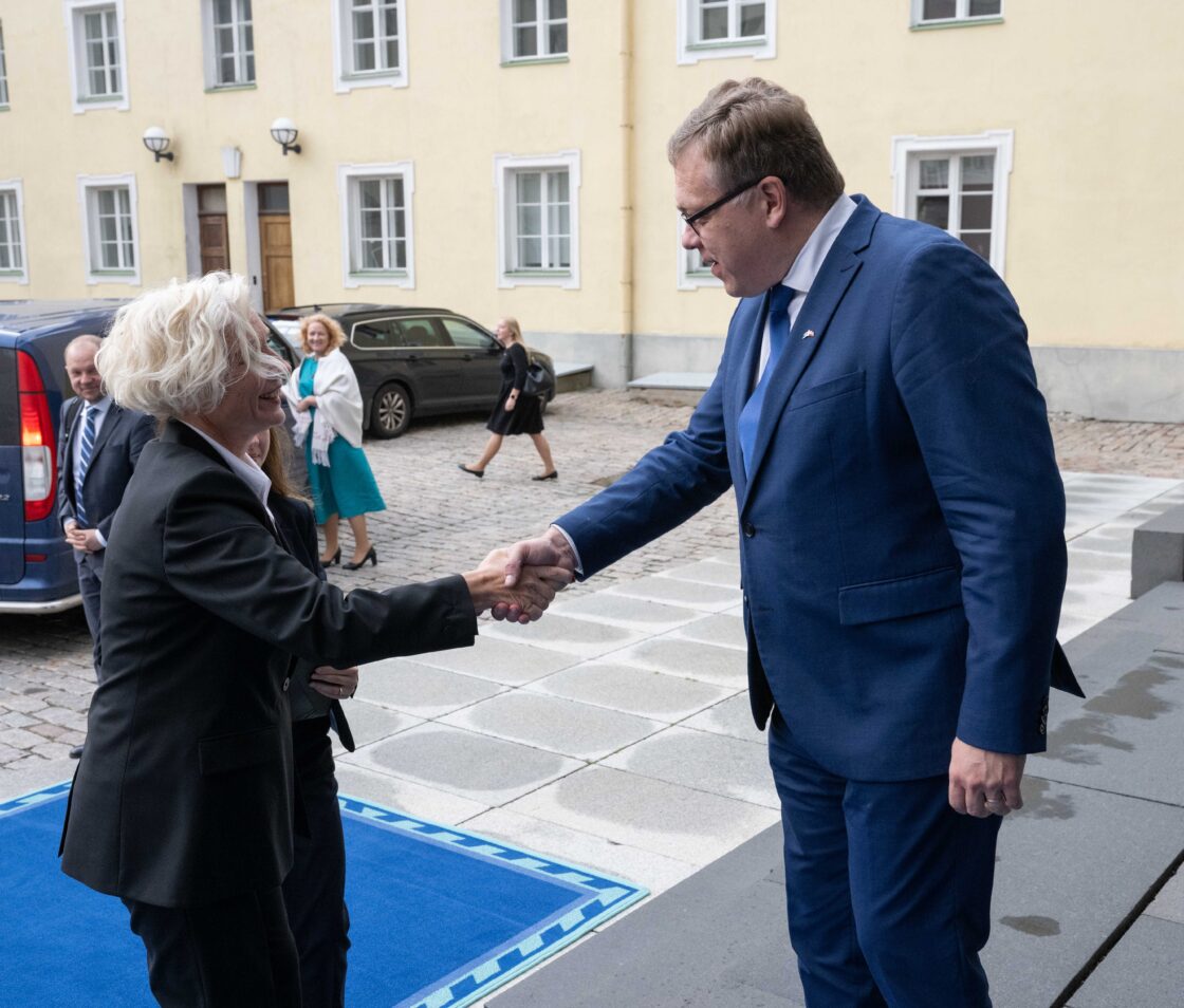 Läti parlamendi esimees Daiga Mieriņa külastas oma esimesel välisvisiidil Eestit ja kohtus Riigikogu esimehe Lauri Hussariga, peaminister Kaja Kallasega ja president Alar Karisega. Samuti külastas Mieriņa NATO Küberkaitsekoostöö Kompetentsikeskust.