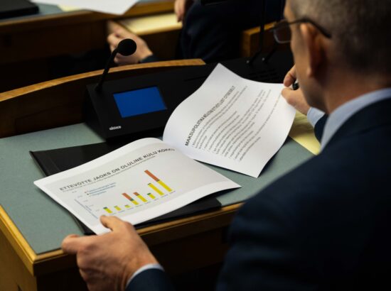 Isamaa fraktsiooni algatatud olulise tähtsusega riikliku küsimuse „Olukord Eesti majanduses“ arutelu.