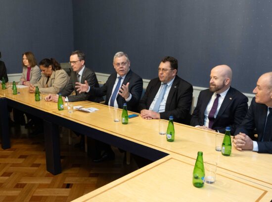 Riigikogu väliskomisjoni liikmed ja Riigikogu esimees Lauri Hussar kohtusid Šveitsi parlamendi väliskomisjoni delegatsiooniga.