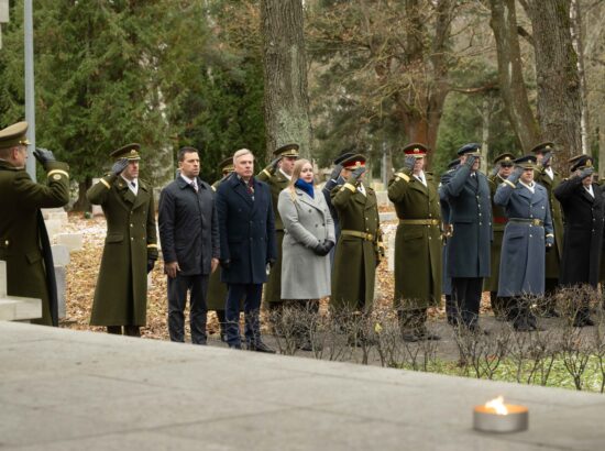 Riigikogu aseesimees Jüri Ratas langenud kaitseväelaste mälestustseremoonial