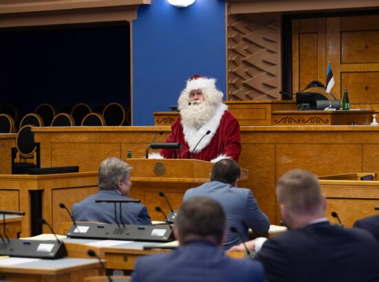 Tänavuse viimase korralise istungi järel külastas Riigikogu jõuluvana.