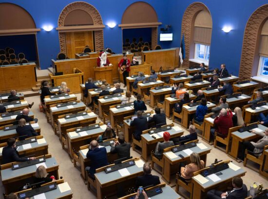 Tänavuse viimase korralise istungi järel külastas Riigikogu jõuluvana.