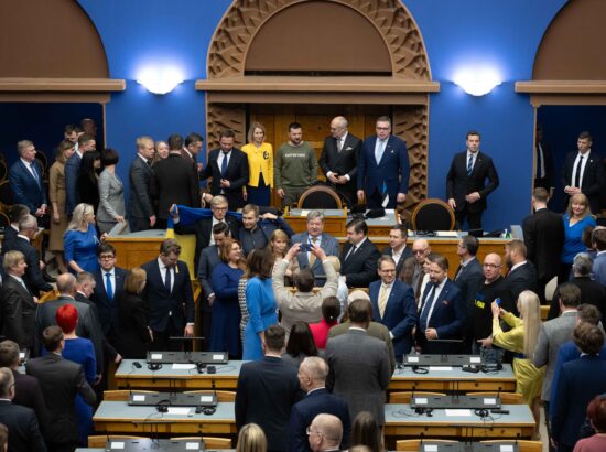 Ukraina president Volodõmõr Zelenskõi koos president Alar Karise, Vabariigi Valitsuse ja Riigikogu liikmetega