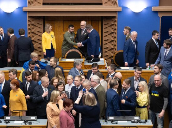 Ukraina president Volodõmõr Zelenskõi koos president Alar Karise, Vabariigi Valitsuse ja Riigikogu liikmetega