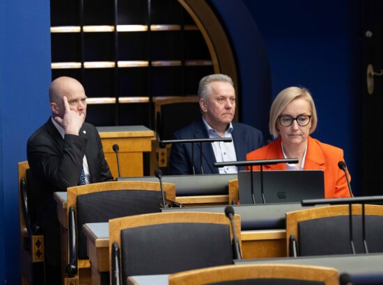 Olulise tähtusega riikliku küsimuse „Tugevad maakoolid ja tugev koolivõrk“ arutelu