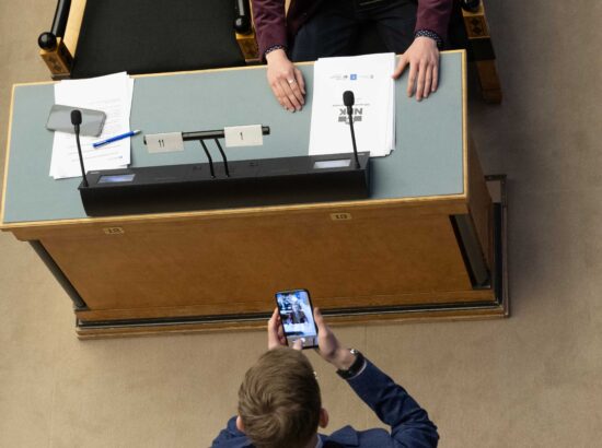 Riigikogu istungisaalis toimub kolmandat korda Noorte Riigikogu sessioon, millest võtab osa rohkem kui sada kooliõpilast ja tudengit üle Eesti.