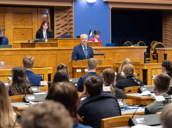 Riigikogu istungisaalis toimub kolmandat korda Noorte Riigikogu sessioon, millest võtab osa rohkem kui sada kooliõpilast ja tudengit üle Eesti.