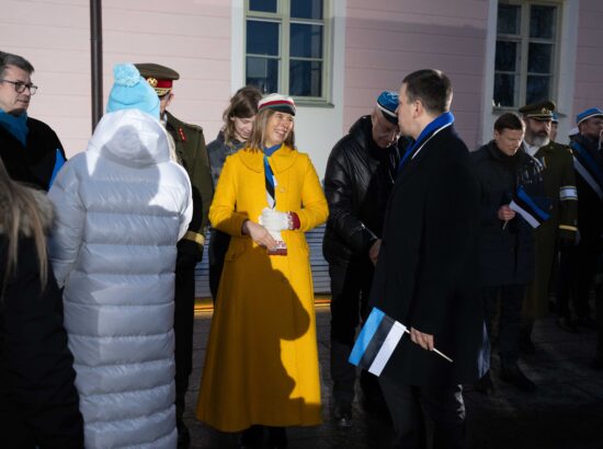 Pidulik riigilipu heiskamise tseremoonia Toompeal Kuberneri aias.