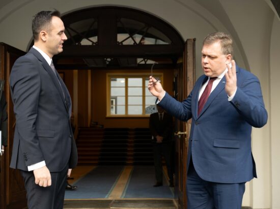 Eestis ametlikul visiidil viibinud Kosovo parlamendi esimees Glauk Konjufca kohtus Riigikogu esimehe Lauri Hussariga.