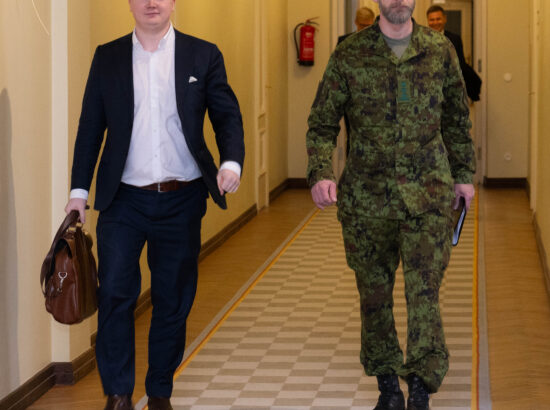 Riigikogu riigikaitsekomisjon otsustas täna üksmeelselt toetada 1. jalaväebrigaadi ülema kolonel Andrus Merilo nimetamist Kaitseväe juhataja ametikohale.