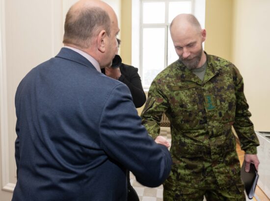 Riigikogu riigikaitsekomisjon otsustas täna üksmeelselt toetada 1. jalaväebrigaadi ülema kolonel Andrus Merilo nimetamist Kaitseväe juhataja ametikohale.