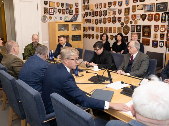 Riigikogu riigikaitsekomisjon otsustas täna üksmeelselt toetada 1. jalaväebrigaadi ülema kolonel Andrus Merilo nimetamist Kaitseväe juhataja ametikohale.