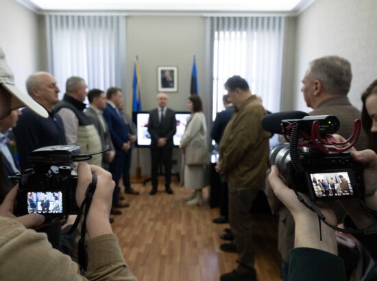 Riigikogu esimees Lauri Hussar avas Žõtomõris Eesti aukonsulaadi.