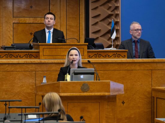 Eesti 200 fraktsiooni nimel võttis sõna Kadri Tali