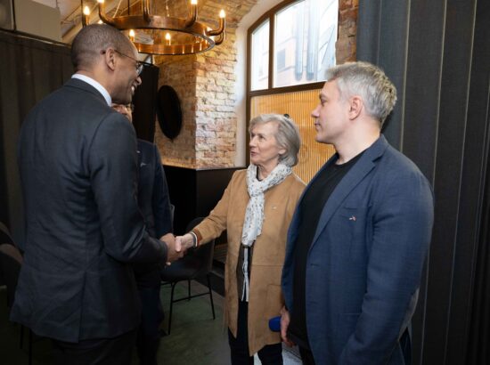 Kanada parlamendi alamkoja esimees Greg Fergus  ja Eesti-Kanada parlamendirühma liikmed