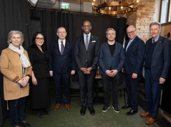 Kanada parlamendi alamkoja esimees Greg Fergus  ja Eesti-Kanada parlamendirühma liikmed