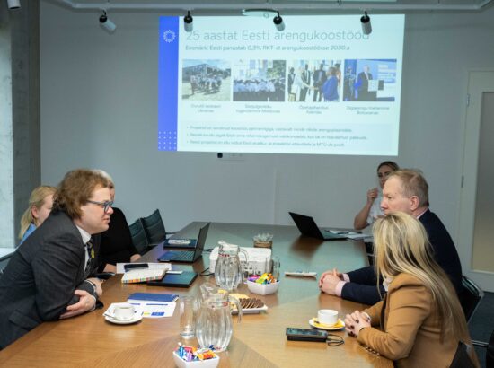 Väliskomisjon pidas väljasõiduistungi Eesti Rahvusvahelise Arengukoostöö Keskuses.