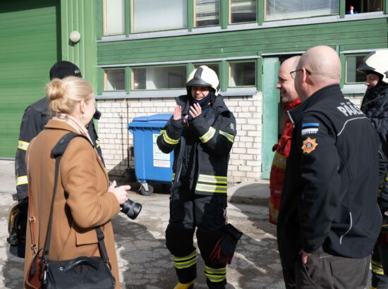 Riigikaitsekomisjon külastas Sisekaitseakadeemia õppekeskust Väike-Maarjas.