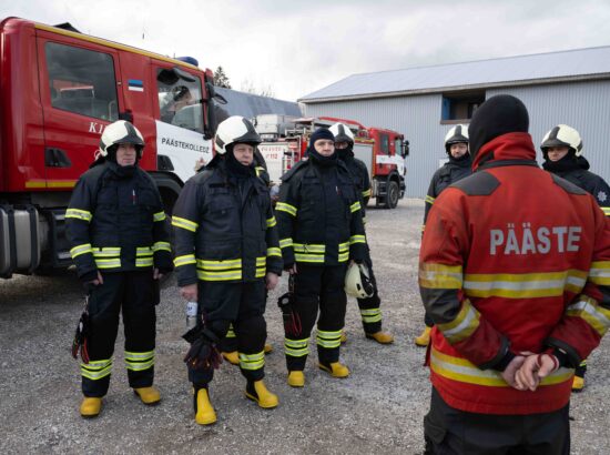 Riigikaitsekomisjon külastas Sisekaitseakadeemia õppekeskust Väike-Maarjas.