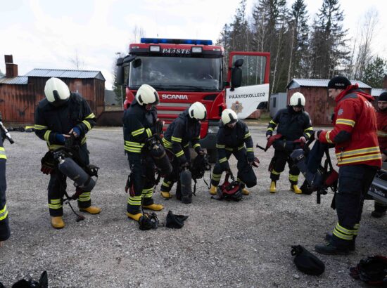 Riigikaitsekomisjon külastas Sisekaitseakadeemia õppekeskust Väike-Maarjas.