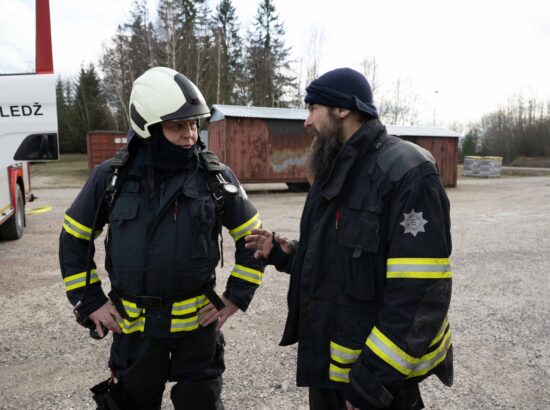 Riigikaitsekomisjon külastas Sisekaitseakadeemia õppekeskust Väike-Maarjas.