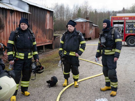 Riigikaitsekomisjon külastas Sisekaitseakadeemia õppekeskust Väike-Maarjas.