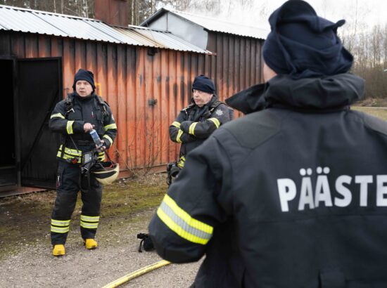 Riigikaitsekomisjon külastas Sisekaitseakadeemia õppekeskust Väike-Maarjas.