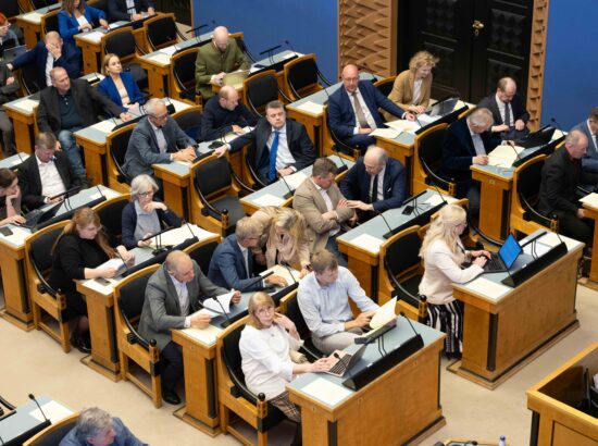 Riigikogu arutas umbusaldusavaldust Kristina Kallasele