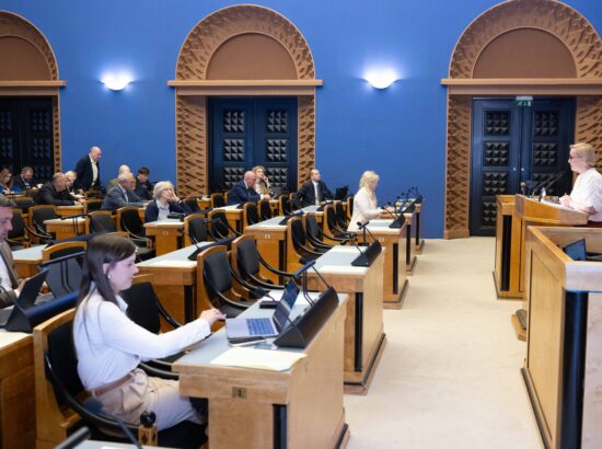 Riigikogu arutas umbusaldusavaldust Kristina Kallasele