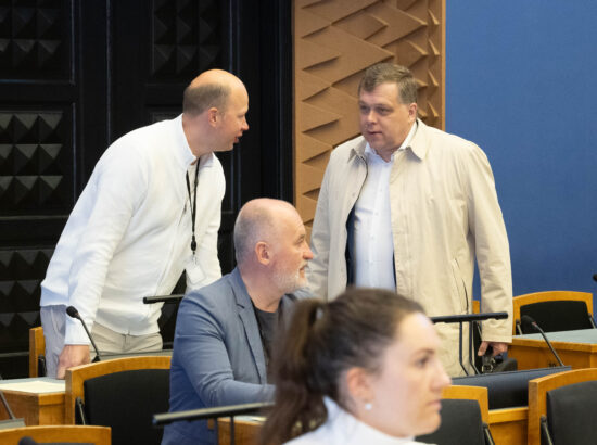 Riigikogus toimus Eesti Konservatiivse Rahvaerakonna fraktsiooni algatatud olulise tähtsusega riikliku küsimuse "E-valimised - oht demokraatiale" arutelu.