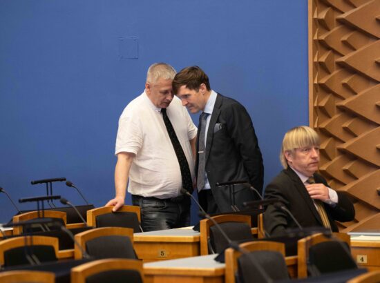 Olulise tähtsusega riikliku küsimuse „E-valimised – oht demokraatiale“ arutelu