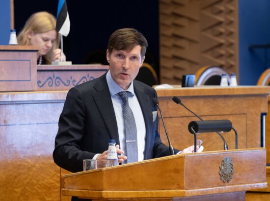 Riigikogus toimus Eesti Konservatiivse Rahvaerakonna fraktsiooni algatatud olulise tähtsusega riikliku küsimuse "E-valimised - oht demokraatiale" arutelu. Ettekandega esines Riigikogu liige Martin Helme.