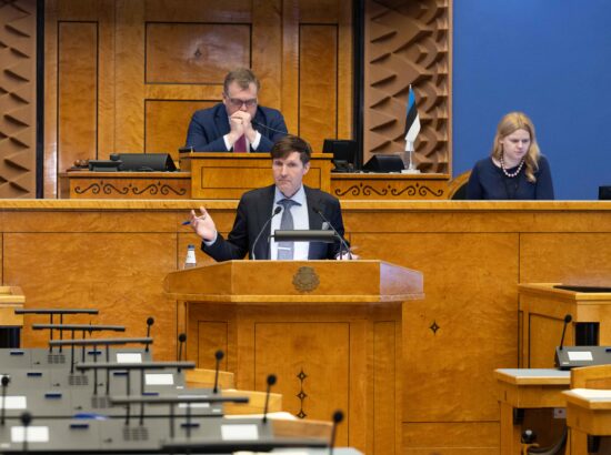 Riigikogus toimus Eesti Konservatiivse Rahvaerakonna fraktsiooni algatatud olulise tähtsusega riikliku küsimuse "E-valimised - oht demokraatiale" arutelu. Ettekandega esines Riigikogu liige Martin Helme.