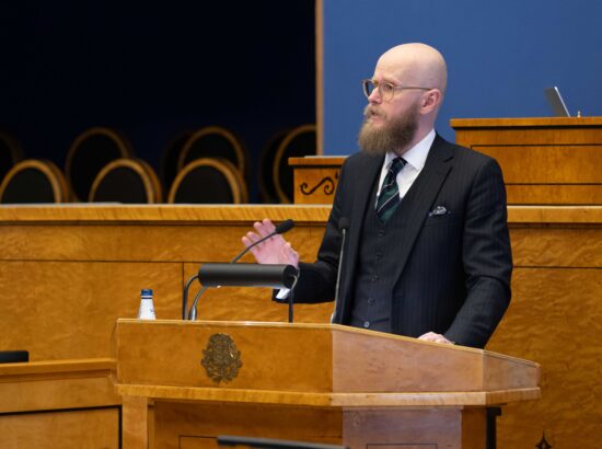 Riigikogus toimus Eesti Konservatiivse Rahvaerakonna fraktsiooni algatatud olulise tähtsusega riikliku küsimuse "E-valimised - oht demokraatiale" arutelu. Ettekandega esines vandeadvokaat Paul Keres.