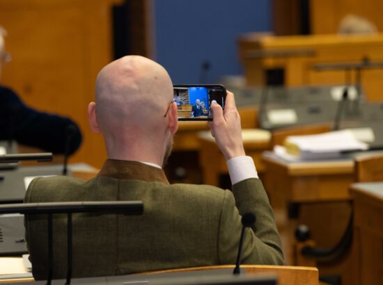 Riigikogus toimus Eesti Konservatiivse Rahvaerakonna fraktsiooni algatatud olulise tähtsusega riikliku küsimuse "E-valimised - oht demokraatiale" arutelu.