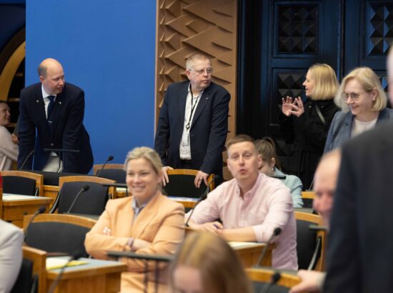 Riigikogu arutas majanduskomisjoni algatatud olulise tähtsusega riiklikku küsimust „Kuidas tõsta tootlikkust Eesti majanduses?“.