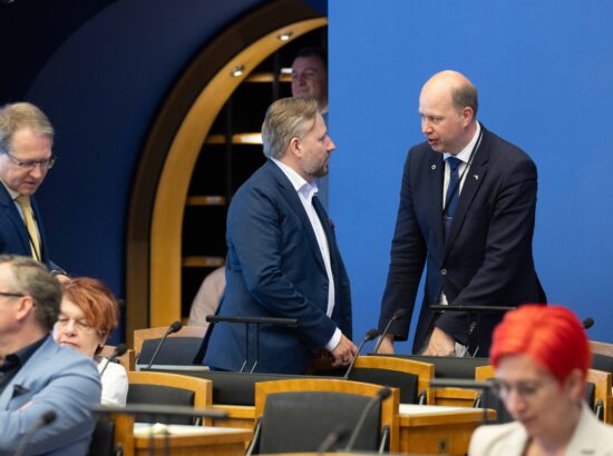 Riigikogu arutas majanduskomisjoni algatatud olulise tähtsusega riiklikku küsimust „Kuidas tõsta tootlikkust Eesti majanduses?“.