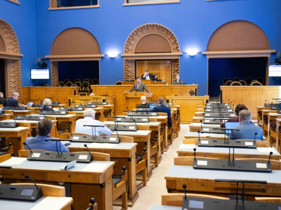 Riigikogu arutas majanduskomisjoni algatatud olulise tähtsusega riiklikku küsimust „Kuidas tõsta tootlikkust Eesti majanduses?“. Ettekandega esines majanduskomisjoni liige Priit Lomp.