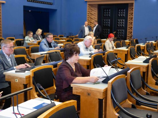 Riigikogu arutas majanduskomisjoni algatatud olulise tähtsusega riiklikku küsimust „Kuidas tõsta tootlikkust Eesti majanduses?“.