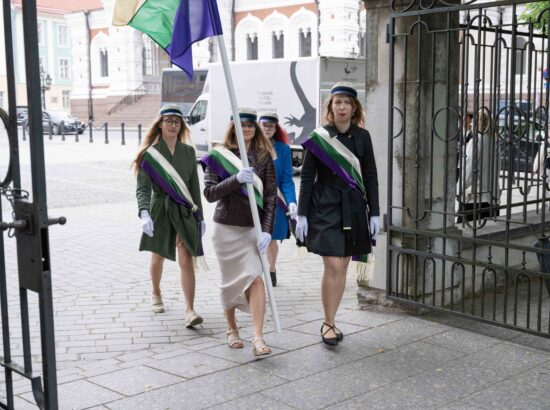 4. juuni 2024 täitus 140 aastat sinimustvalge lipu pühitsemisest. Toompeal toimus pidulik lipupäeva tähistamine. Hommikul kell 7 heisati Pika Hermanni torni Eesti lipp, kõnedega esinesid Riigikogu esimees Lauri Hussar ja Eesti Lipu Seltsi esimees Jüri Trei. Õnnistussõnad ütles Eesti Evangeelse Luterliku Kiriku peapiiskop Urmas Viilma. Kuberneri aeda olid 4. juuni hommikul üles rivistatud vahipataljoni, kaitseliidu, naiskodukaitse, noorkotkaste, kodutütarde, skautide, gaidide, koolide ning akadeemiliste ja isamaaliste ühenduste liputoimkonnad. Mängis Tallinna Politseiorkester ja laulsid Eesti Naislaulu Seltsi ning koolide koorid.