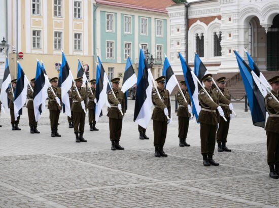 4. juuni 2024 täitus 140 aastat sinimustvalge lipu pühitsemisest. Toompeal toimus pidulik lipupäeva tähistamine. Hommikul kell 7 heisati Pika Hermanni torni Eesti lipp, kõnedega esinesid Riigikogu esimees Lauri Hussar ja Eesti Lipu Seltsi esimees Jüri Trei. Õnnistussõnad ütles Eesti Evangeelse Luterliku Kiriku peapiiskop Urmas Viilma. Kuberneri aeda olid 4. juuni hommikul üles rivistatud vahipataljoni, kaitseliidu, naiskodukaitse, noorkotkaste, kodutütarde, skautide, gaidide, koolide ning akadeemiliste ja isamaaliste ühenduste liputoimkonnad. Mängis Tallinna Politseiorkester ja laulsid Eesti Naislaulu Seltsi ning koolide koorid.