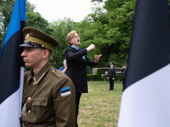 4. juuni 2024 täitus 140 aastat sinimustvalge lipu pühitsemisest. Toompeal toimus pidulik lipupäeva tähistamine. Hommikul kell 7 heisati Pika Hermanni torni Eesti lipp, kõnedega esinesid Riigikogu esimees Lauri Hussar ja Eesti Lipu Seltsi esimees Jüri Trei. Õnnistussõnad ütles Eesti Evangeelse Luterliku Kiriku peapiiskop Urmas Viilma. Kuberneri aeda olid 4. juuni hommikul üles rivistatud vahipataljoni, kaitseliidu, naiskodukaitse, noorkotkaste, kodutütarde, skautide, gaidide, koolide ning akadeemiliste ja isamaaliste ühenduste liputoimkonnad. Mängis Tallinna Politseiorkester ja laulsid Eesti Naislaulu Seltsi ning koolide koorid.