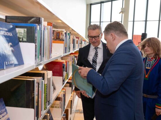Euroopa kultuuripealinnaks valitud Bodøs Eesti kauneimate raamatute näituse avamine.