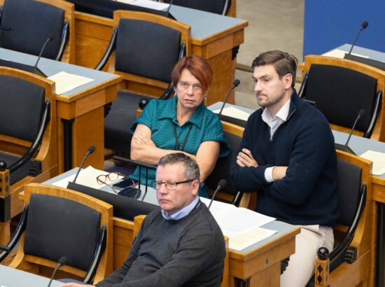 Riigikogu kuulas ära õiguskantsler Ülle Madise ülevaate õigustloovate aktide kooskõlast põhiseadusega ja muude õiguskantslerile seadusega pandud ülesannete täitmisest.