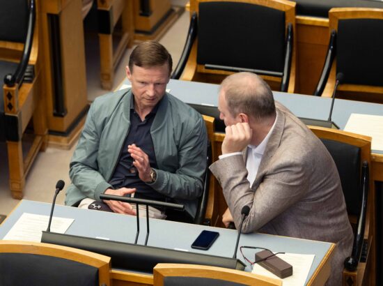 Riigikogu kuulas ära õiguskantsler Ülle Madise ülevaate õigustloovate aktide kooskõlast põhiseadusega ja muude õiguskantslerile seadusega pandud ülesannete täitmisest.